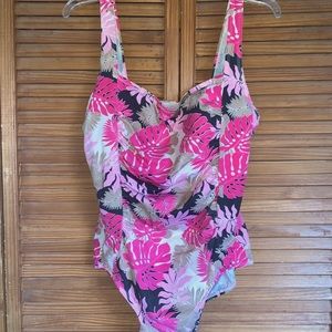 Women’s Via Marina pink one piece swimsuit size 22